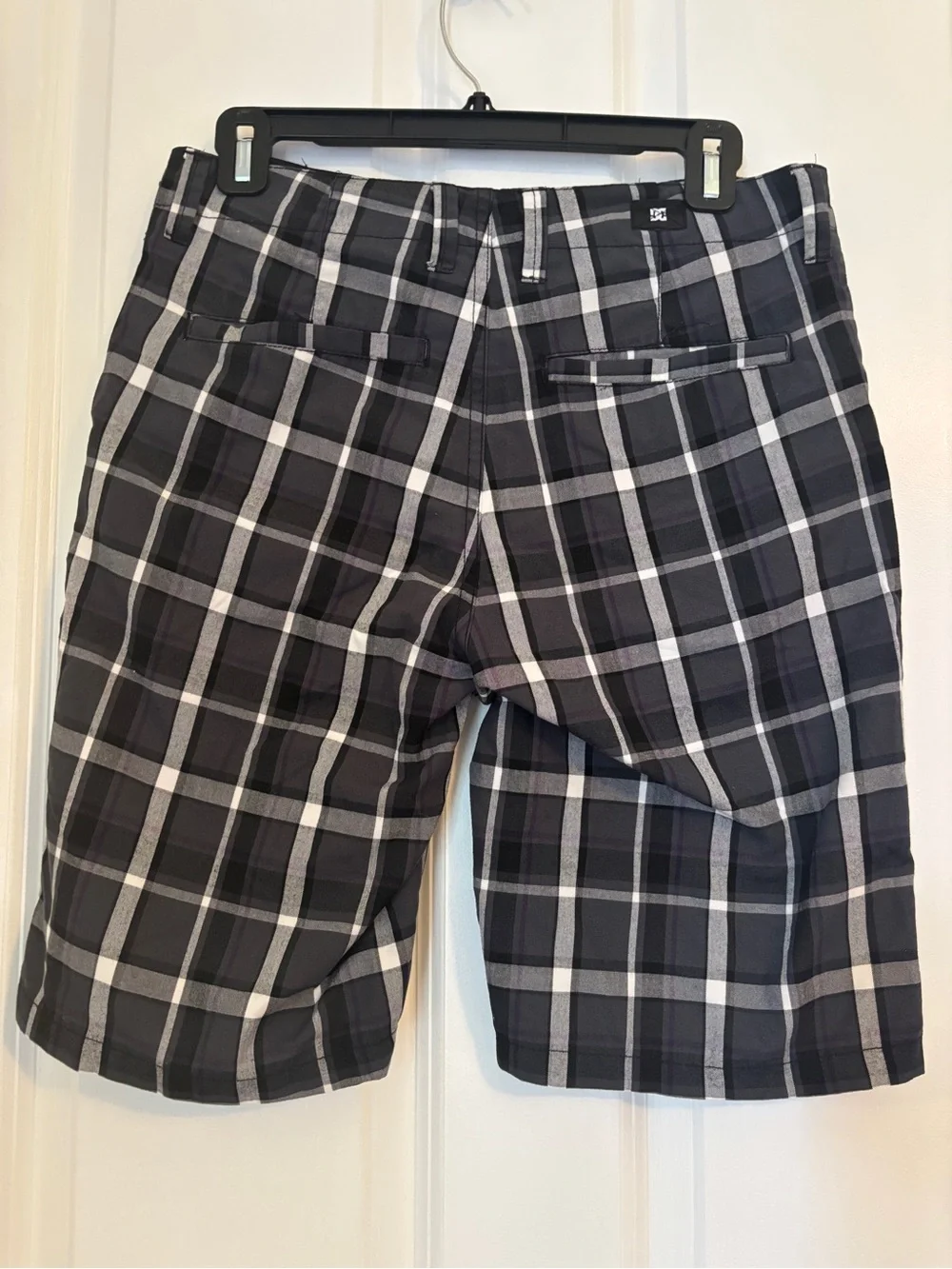 DC Men's Black and Gray Plaid Flat-Front Shorts.  Size 28. Poly Blend, Pockets.